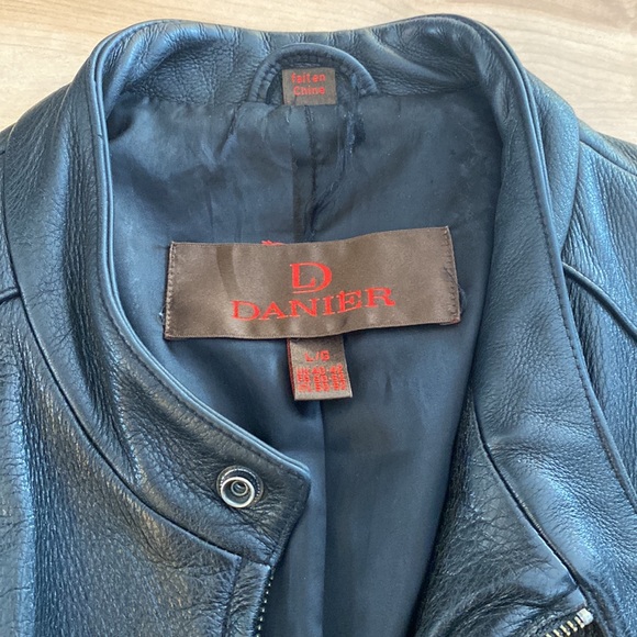 Danier leather jacket - Picture 2 of 8